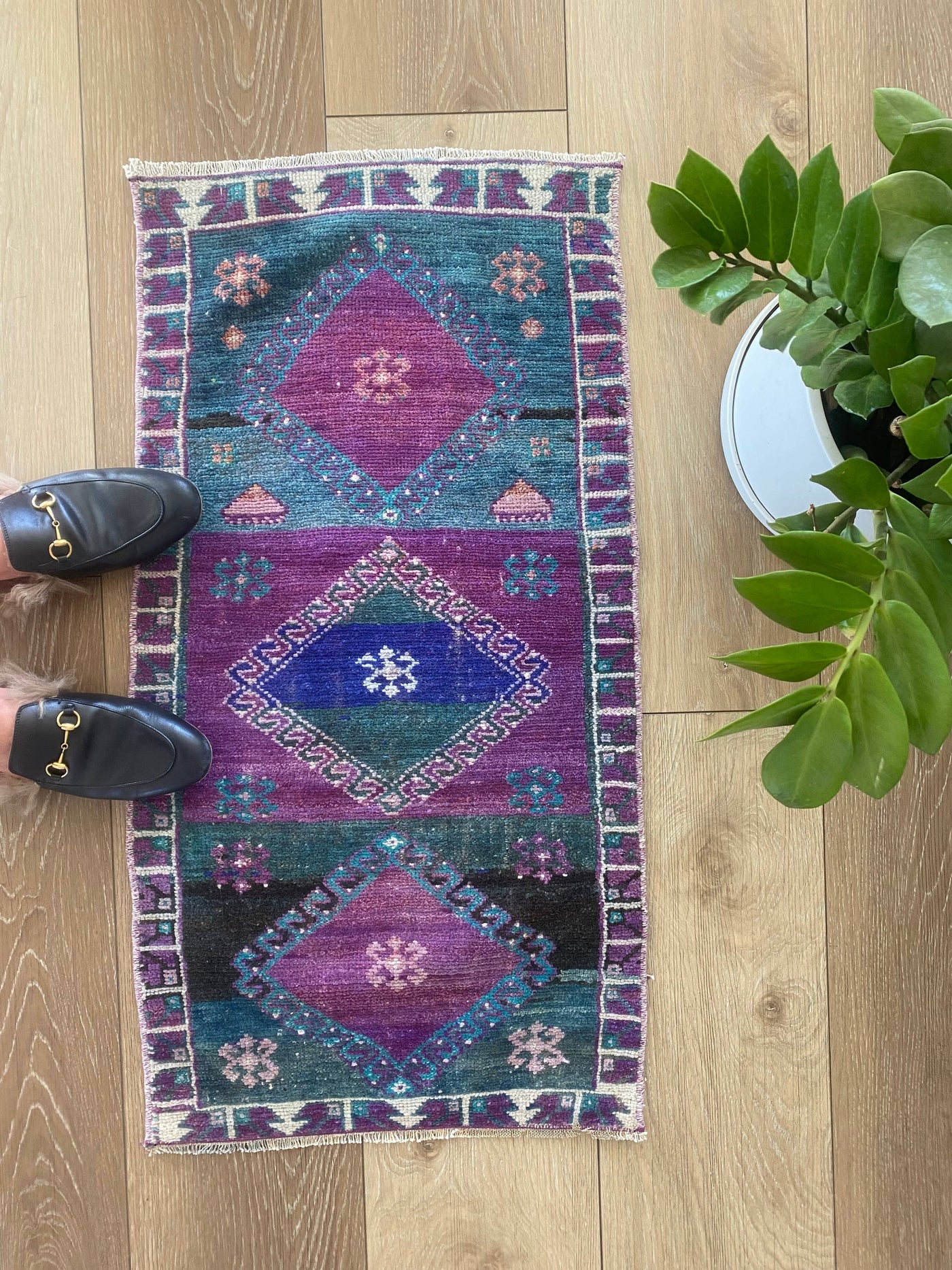 Small Vintage Turkish Rug (2)