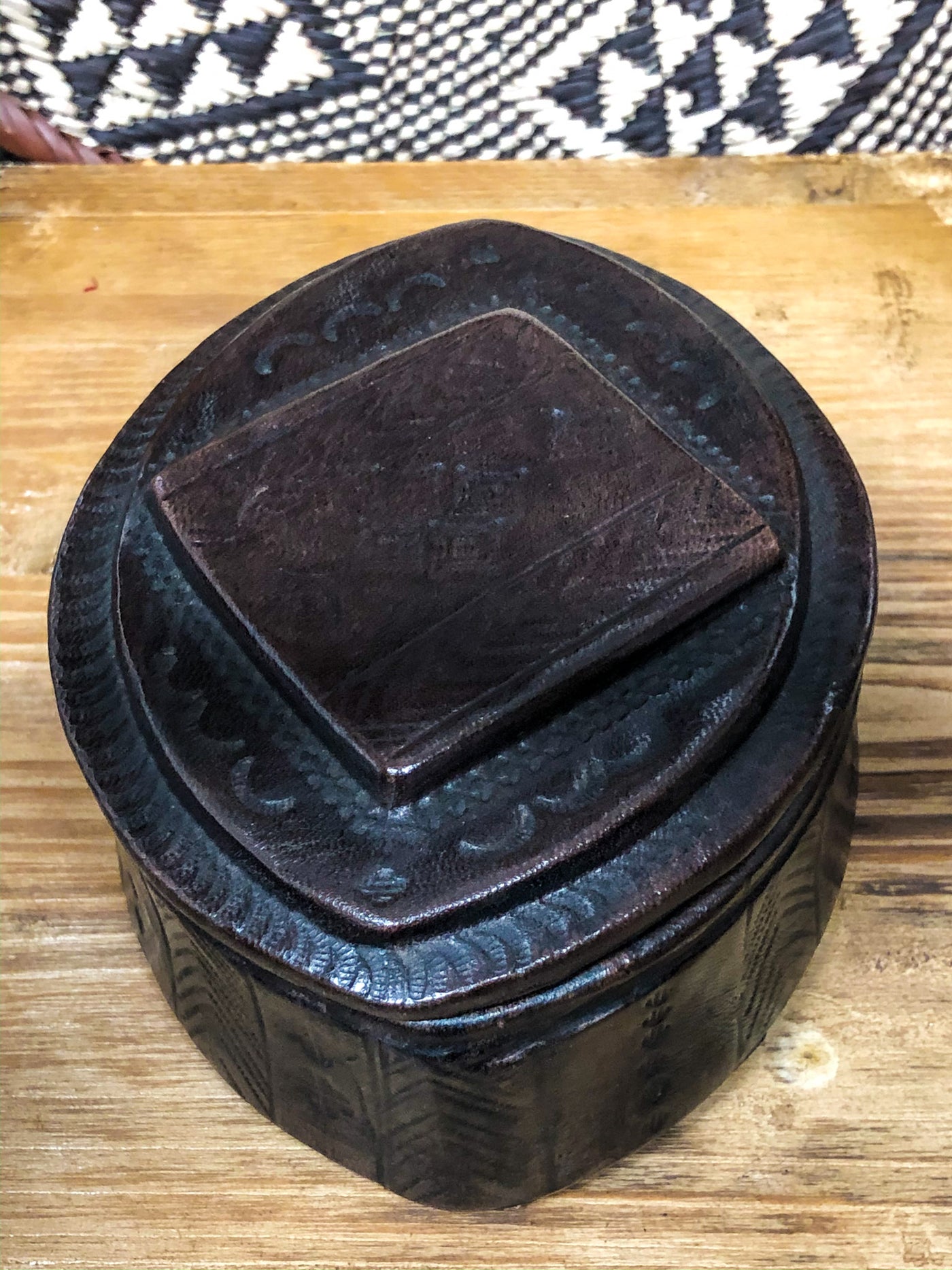 OVAL TAUREG LEATHER BOX- NIGER